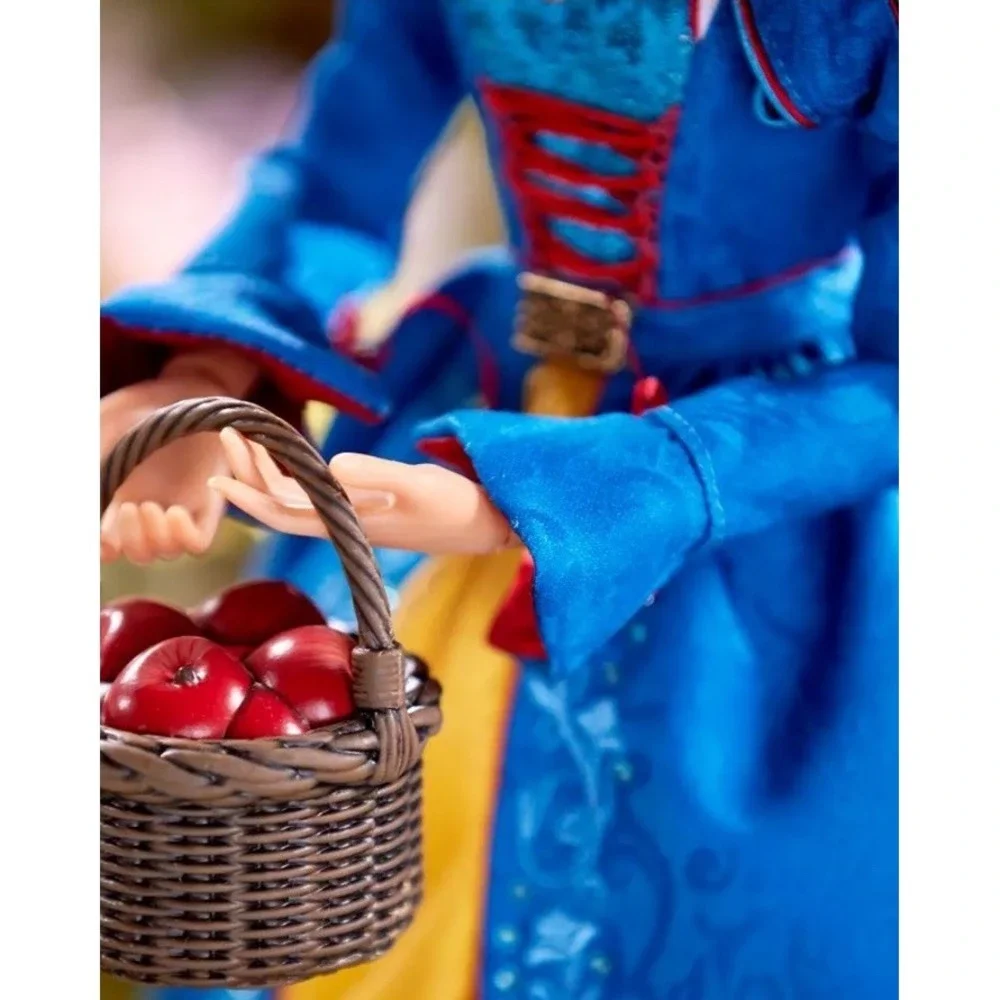 Disney Parks Snow White Collector‎ Doll 16